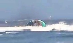 Perahu Nelayan Terbalik di Jember: 5 Orang Tewas, 7 Hilang