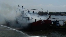 Kebakaran Kapal Pencari Ikan di Probolinggo, 4 Unit PMK Diterjunkan