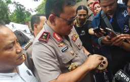 Polisi Kumpulkan Barang Bukti dari Lokasi Jalan Ambles di Raya Gubeng