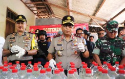Cek Pabrik Arak di Tuban, Kapolda Minta Peran Serta Tiga Pilar