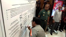 Video: Cangkrukan Kapolda Jatim Bareng Politikus
