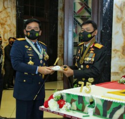 Kejutan Kapolri untuk Panglima di HUT ke-75 TNI