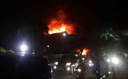Ruko 2 Lantai di Mojokerto Terbakar, 4 Mobil PMK Diterjunkan