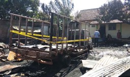 Gudang Barang Rongsokan Milik Calon Kepala Desa di Banyuwangi Terbakar