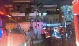 Rumah Mewah di Surabaya Terbakar, 12 Unit Mobil PMK Diterjunkan