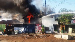 Diawali Ledakan, 5 Rumah di Surabaya Terbakar