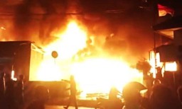 Pasar di Lumajang Terbakar, Api Menghanguskan Lapak Semi Permanen