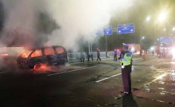 Daihatsu Espass Terbakar di Tol Waru