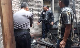 Gara-gara Lilin, Rumah Warga Hangus Terbakar