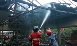 Kantor Balai Desa Tampo Banyuwangi Terbakar