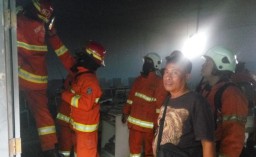 Diduga Korsleting Listrik, SMP Negeri 32 Surabaya Terbakar