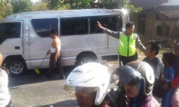 Minibus Rombongan Pengantin Terguling di Ponorogo, 7 Orang Terluka