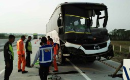 Kecelakaan di Tol Ngawi, Bus Mila Seruduk Pantat Truk Tangki
