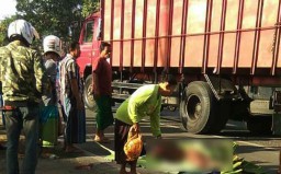 Hendak Menyeberang, Nenek di Probolinggo Tewas Tersambar Minibus