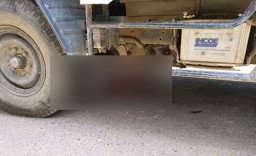 Biker di Ponorogo Tewas Terseret Truk Bermuatan Air Mineral