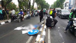 Tabrak Tiang Rambu Lalu Lintas, Pengendara Motor di Surabaya Tewas
