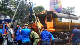 Tabrakan Dua Truk di Malang, Satu Kernet Kritis Terjepit Kabin