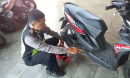 Senggolan Motor, 1 Orang Tewas di Kolong Truk