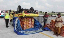 Kecelakaan di Tol Nganjuk-Madiun, Pikap Bermuatan Margarin Terbalik