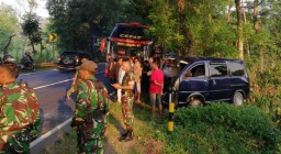 Mobil Dinas TNI AD Terlibat Kecelakaan Beruntun di Ngawi