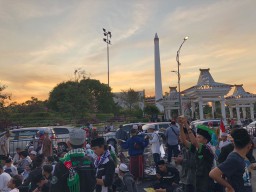 Live Traffic: Lalu Lintas Jalan Pahlawan Surabaya yang Merambat