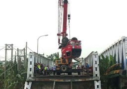 Evakuasi Kendaraan Korban Jembatan Widang, Crane Angkat Kepala Truk