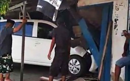Belajar Nyetir Mobil, Anak Kepala Desa di Banyuwangi Tabrak Warung