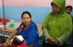 Sempat Digendong Kera Liar, Bayi di Probolinggo Selamat