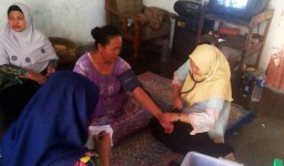 Puskesmas Datangi Rumah Warga Korban Keracunan Massal di Mojokerto