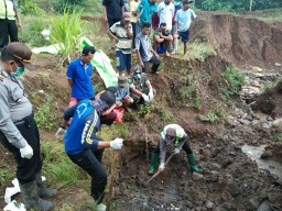 Temuan Kerangka Manusia di Bekas Longsor, Polisi Tunggu Hasil Tes DNA