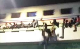 Ini yang Terjadi Sebelum Penonton 'Surabaya Membara' Terjatuh
