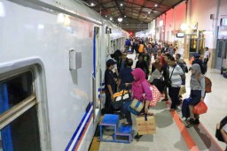 PT KAI Daop 8 Surabaya Siapkan Kereta Api Tambahan Lebaran 2019