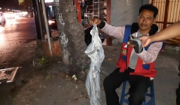 Dikepung Warga, Maling Motor Babak Belur Dimassa