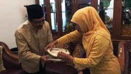 Khofifah dan Gus Ipul Pesta Durian Wonosalam, Ini Reaksi yang Terjadi