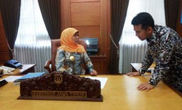 Gubernur Khofifah Gratiskan SMA dan SMK Negeri di Jatim