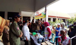 Sapa Pengungsi Banjir di Madiun, Ini Temuan Gubernur Khofifah