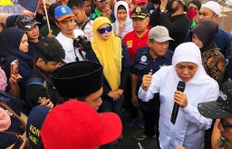 Temui Massa Aksi May Day, Gubernur Khofifah Siap Fasilitasi Buruh