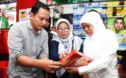 Gubernur Jatim Khofifah Sidak Parcel Lebaran di Surabaya