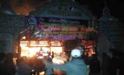 Seorang Penjaga Nyaris Jadi Korban Kebakaran Klenteng di Probolinggo