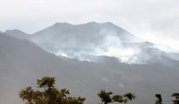 Foto: Api di Gunung Welirang dan Arjuno Masih Membara