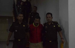 Diduga Terima Suap, PNS di Trenggalek Ditahan