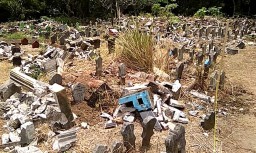 Penghancuran Massal Kijing Kuburan di Ponorogo