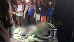 Main HP saat Berkendara, Pria ini Tewas Tertabrak Truk