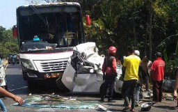 Kecelakaan Beruntun di Probolinggo, Satu Orang Tewas Terjepit