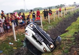 Oleng, Daihatsu Terios Terguling di KM 599 Tol Wilangan-Ngawi