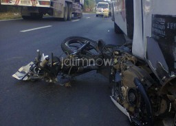 Bus Bagong Tabrak Motor di Blitar, Satu Pelajar Tewas