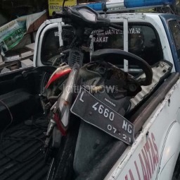 Motor Tertabrak Kereta Api di Ngagel, 2 Orang Terpental 200 Meter
