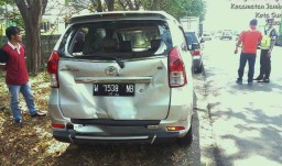 Kecelakaan Beruntun Libatkan 4 Kendaraan di Tol Waru-Perak