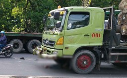 Tersenggol Truk Tronton di Surabaya, Biker asal Nganjuk Kritis