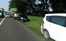 Tabrakan Beruntun Empat Kendaraan di Tol Waru, Grand Livina Ringsek